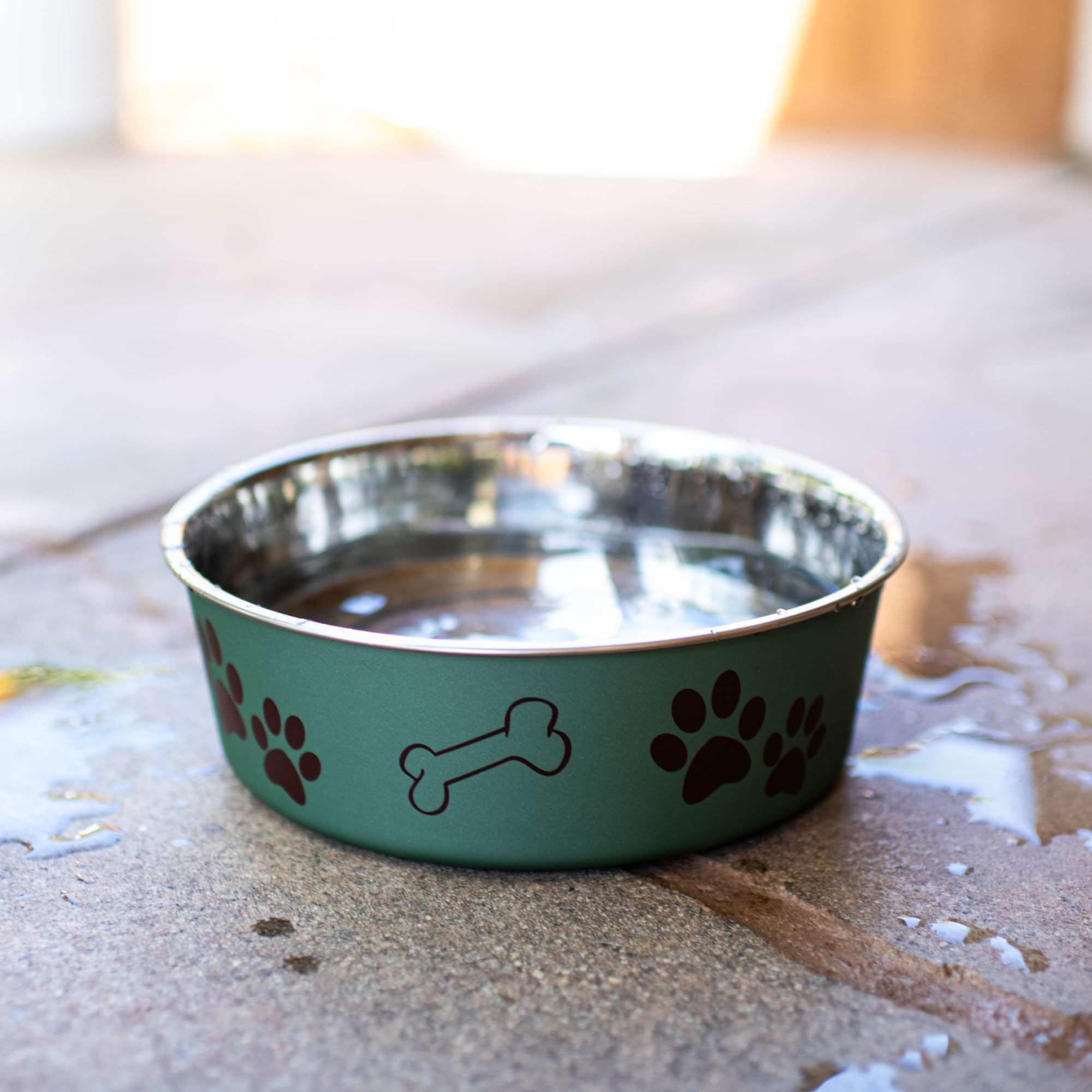 Loving Pets Bella Bowl is dishwasher-safe for quick cleanup after meals.