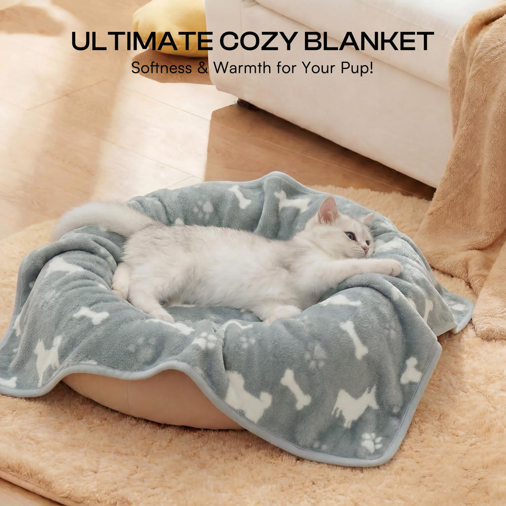 Luciphia durable machine-washable pet blanket resists wear.
