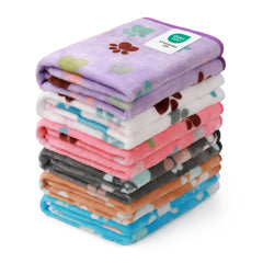 Luciphia paw-print dog blanket keeps pets warm and comfy