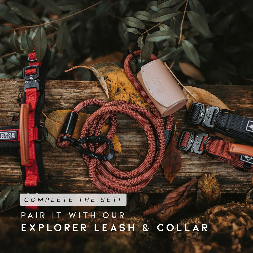 MADE TO ROAM Explorer Harness leather-look handle close-up for extra grip.