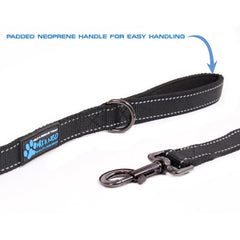 Max and Neo padded neoprene handle provides comfortable grip on long daily strolls.