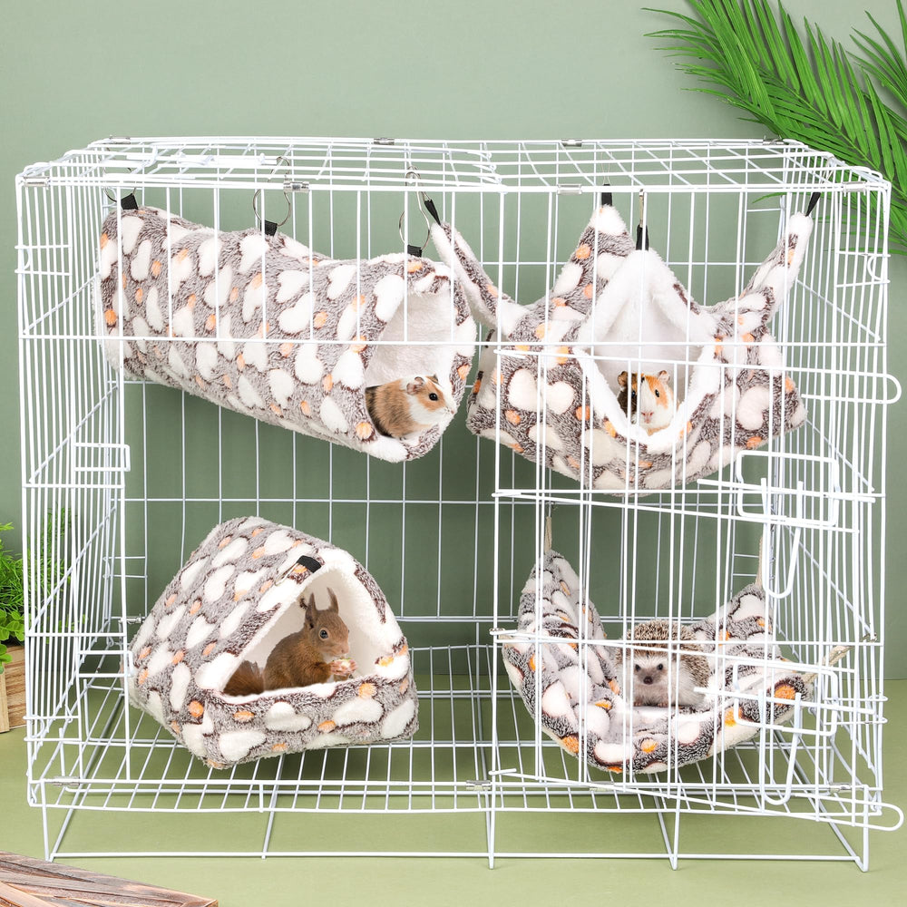 MCEAST heart pattern details add a cute touch to the cage corner.