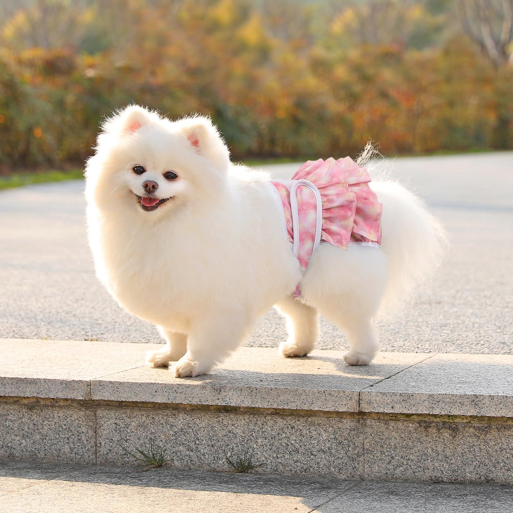 Mengelina leak proof outer layer helps contain messes during walks and naps