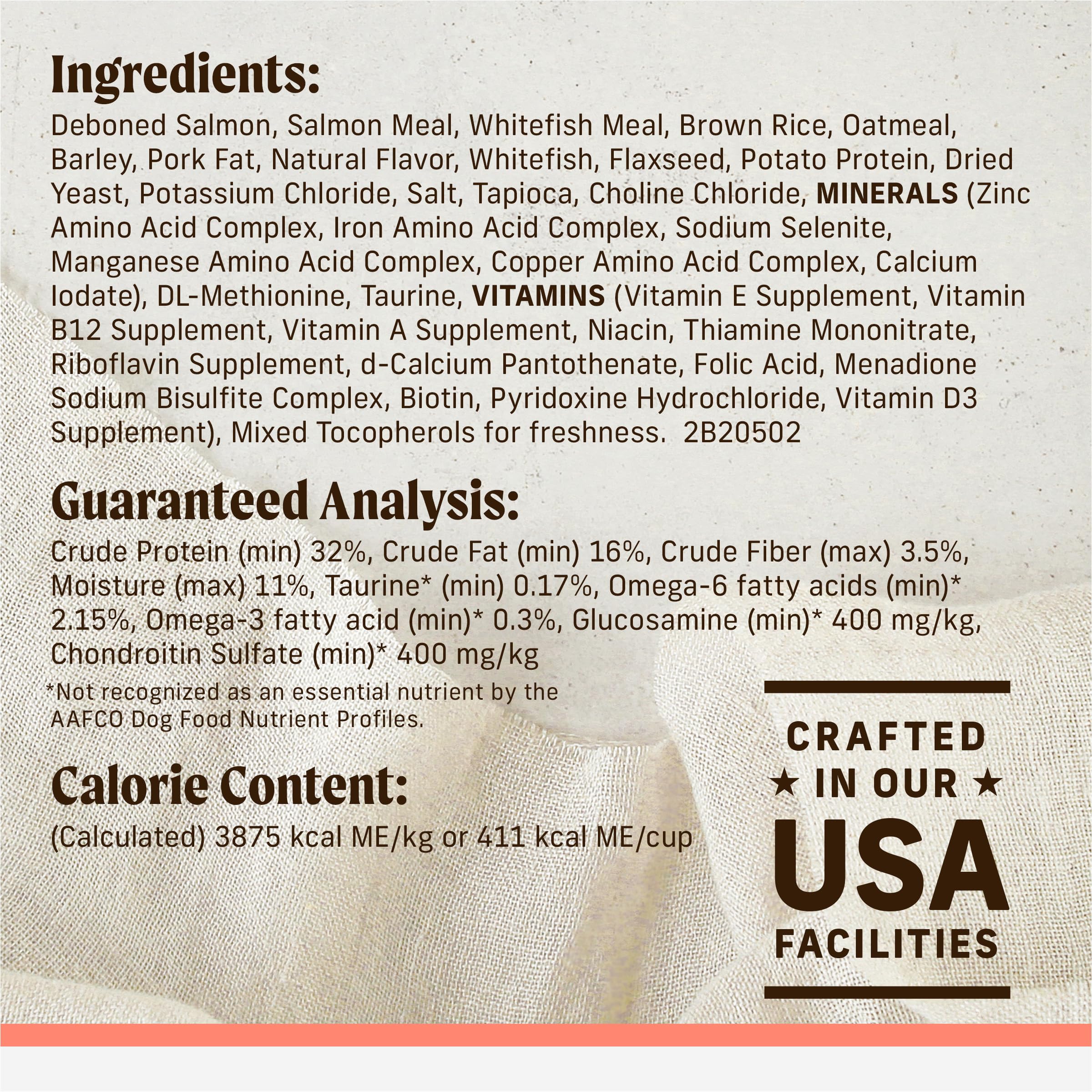 Oats and grains visible in kibble for digestion-friendly nutrition.