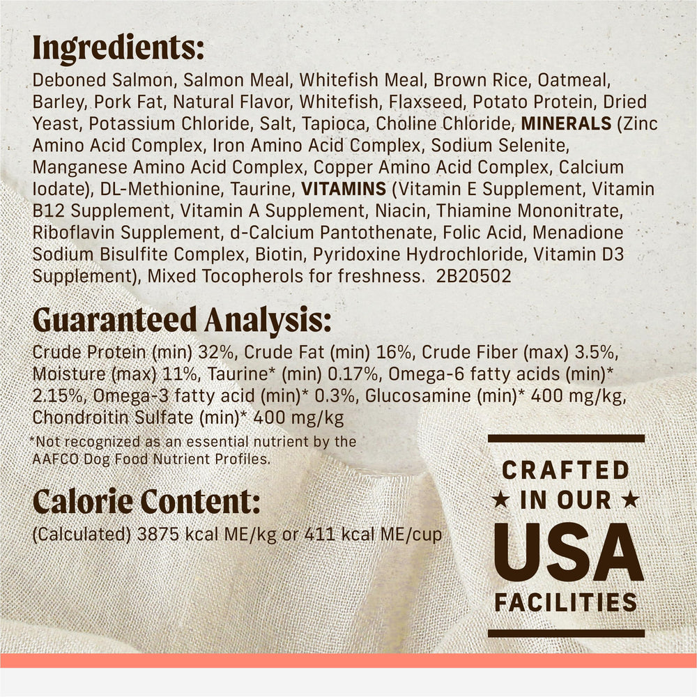 Oats and grains visible in kibble for digestion-friendly nutrition.