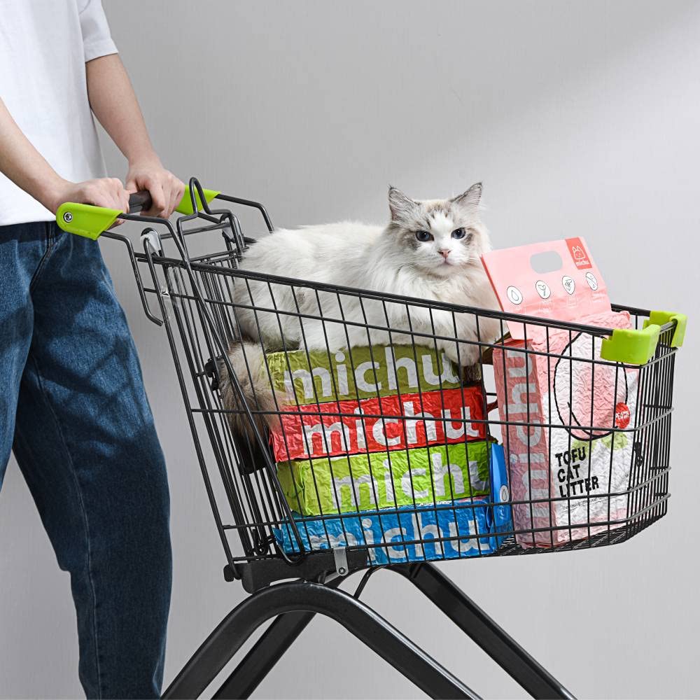 Michu tofu cat litter easy scoop illustrates effortless waste removal.
