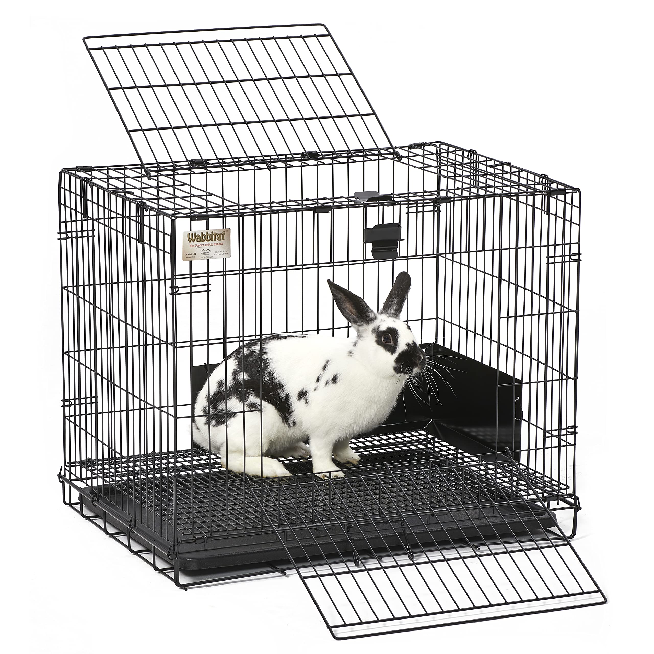 MidWest Wabbitat removable tray simplifies cleaning and maintenance