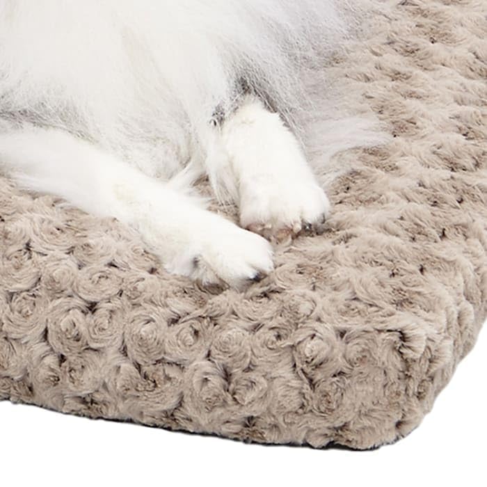 Machine washable MidWest QuietTime Deluxe bed for easy cleaning.
