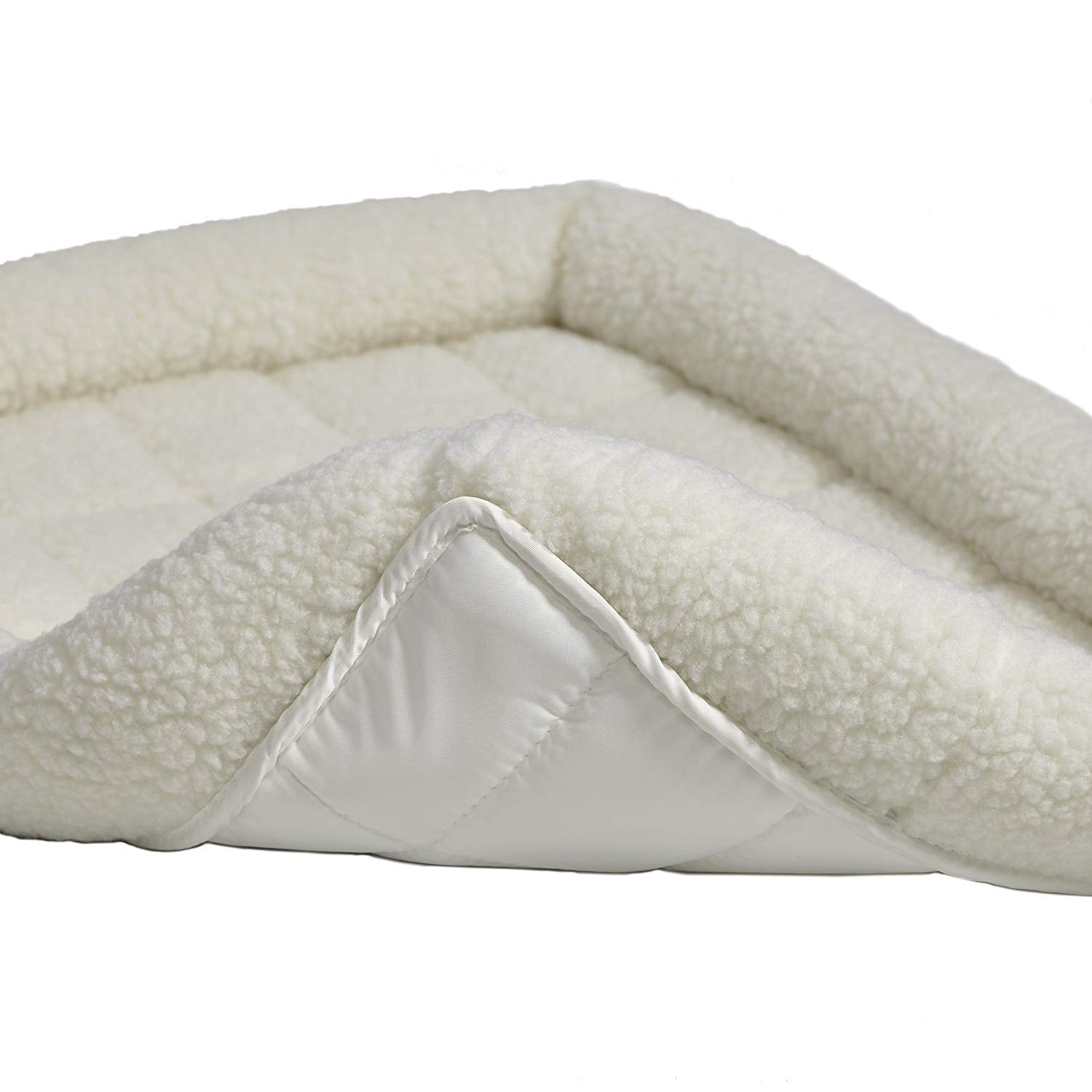 MidWest QuietTime bed is machine washable for easy care and quick reuse.