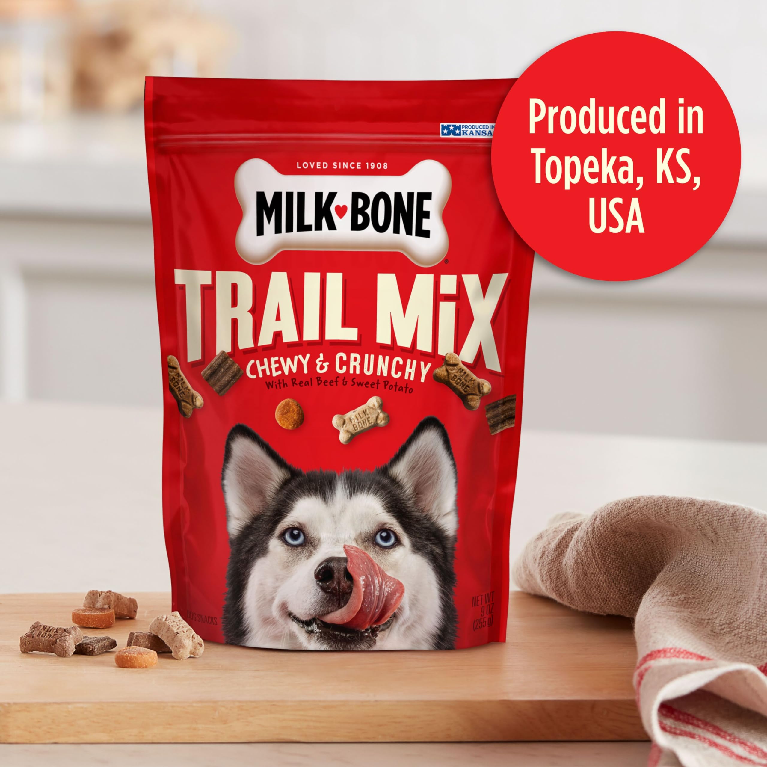 Milk-Bone Trail Mix crunchy-chewy bites, great for playtime snacking.