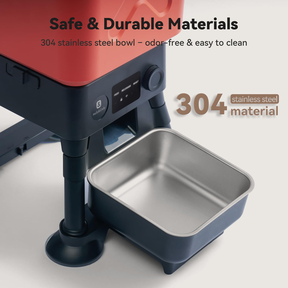 MOLLY&CODY 14L feeder anti-slip base keeps unit secure during play.