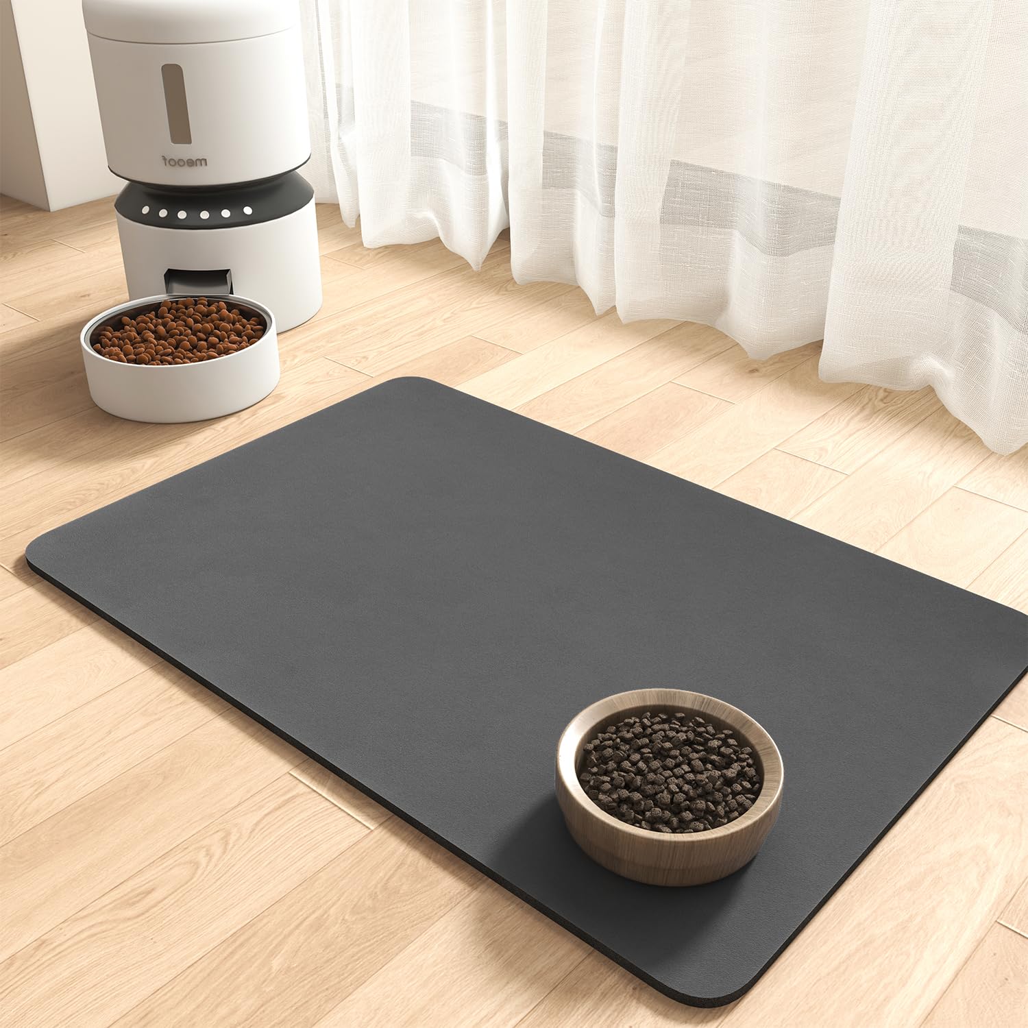 MontVoo absorbent pet feeding mat no-stains keeps spills contained under bowls.