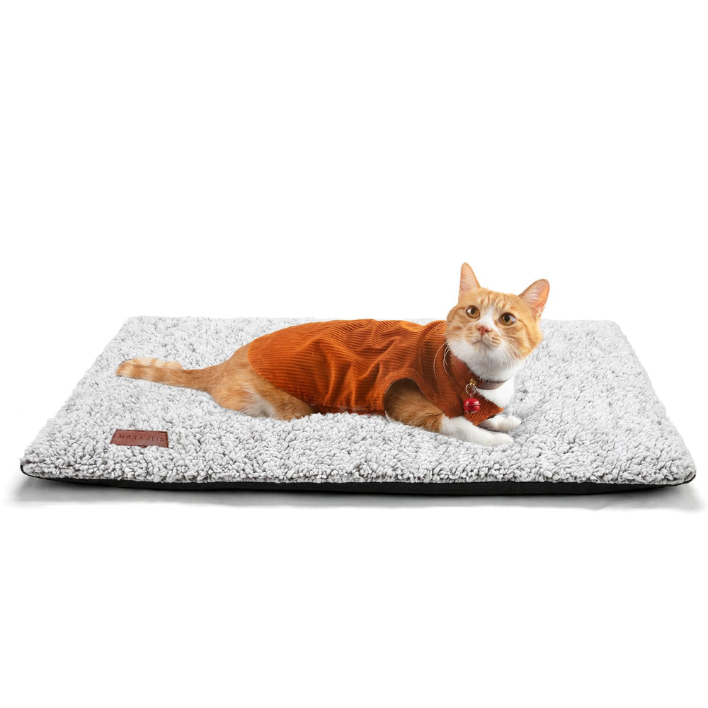 Mora Pets self-warming cat bed cover closeup showing cozy warmth