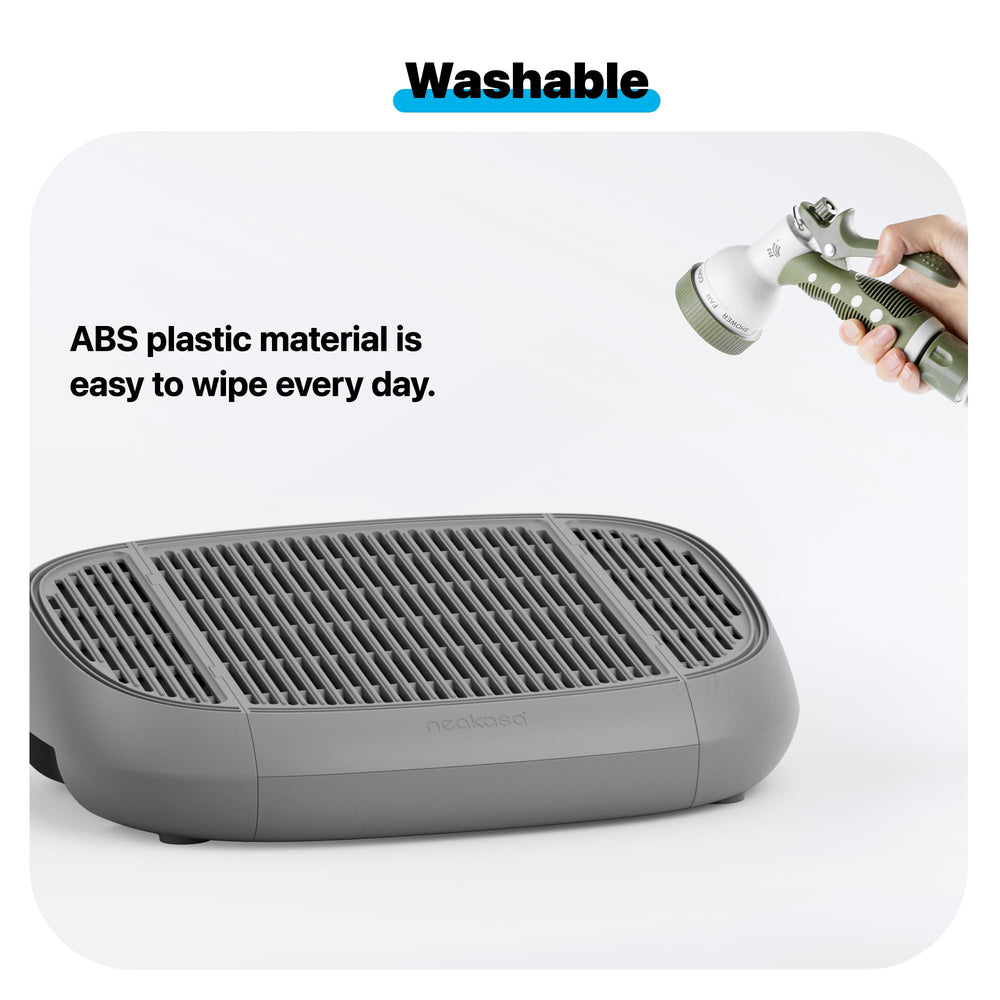 Neakasa paw-filter helps reduce litter tracking after use.