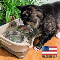 Neater Feeder Express elevated feeding stand keeps meals tidy.