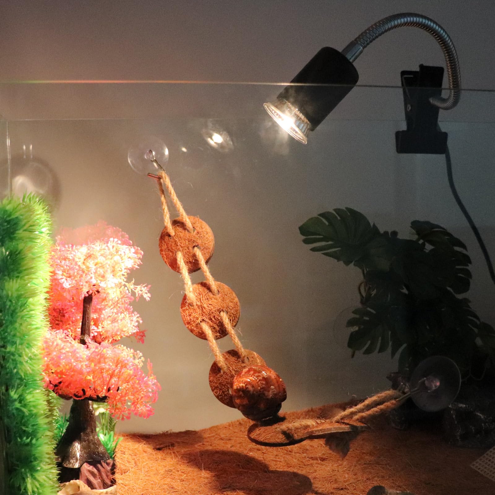 Neeenn Hermit Crab Heat Lamp uses an E27 socket for flexible bulb choices.