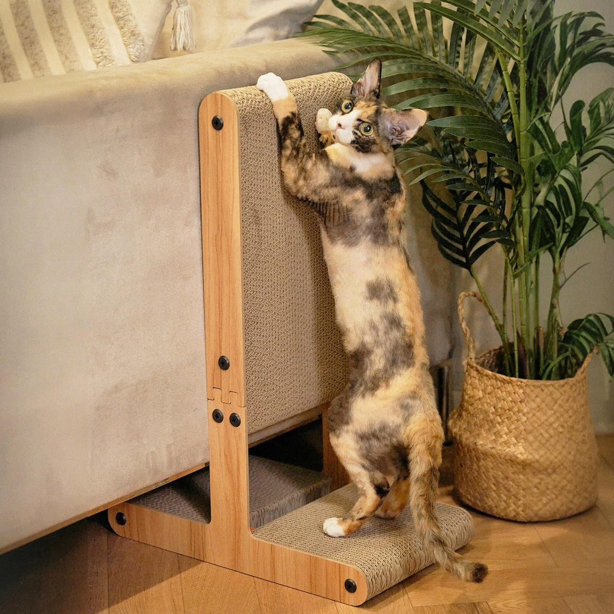 Nekosan T-shaped large scratcher shown horizontally for extended stretch play