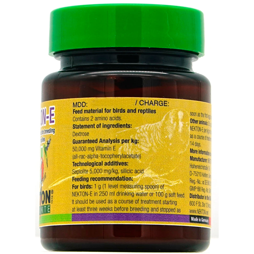 Nekton-E Vitamin E dosing spoon enables precise, simple bird feeding routines