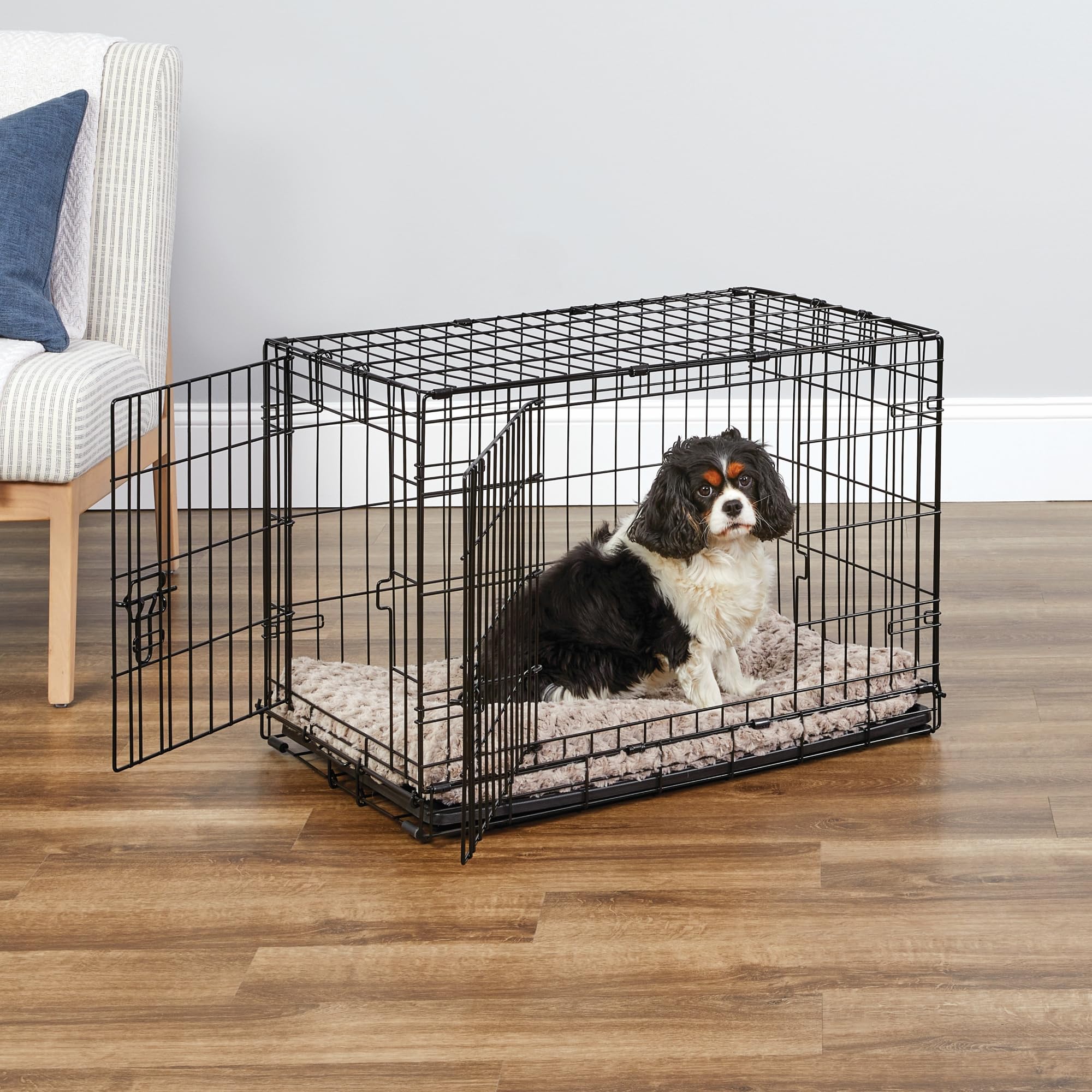 New World 30 inch crate double door setup showing versatile placement options.