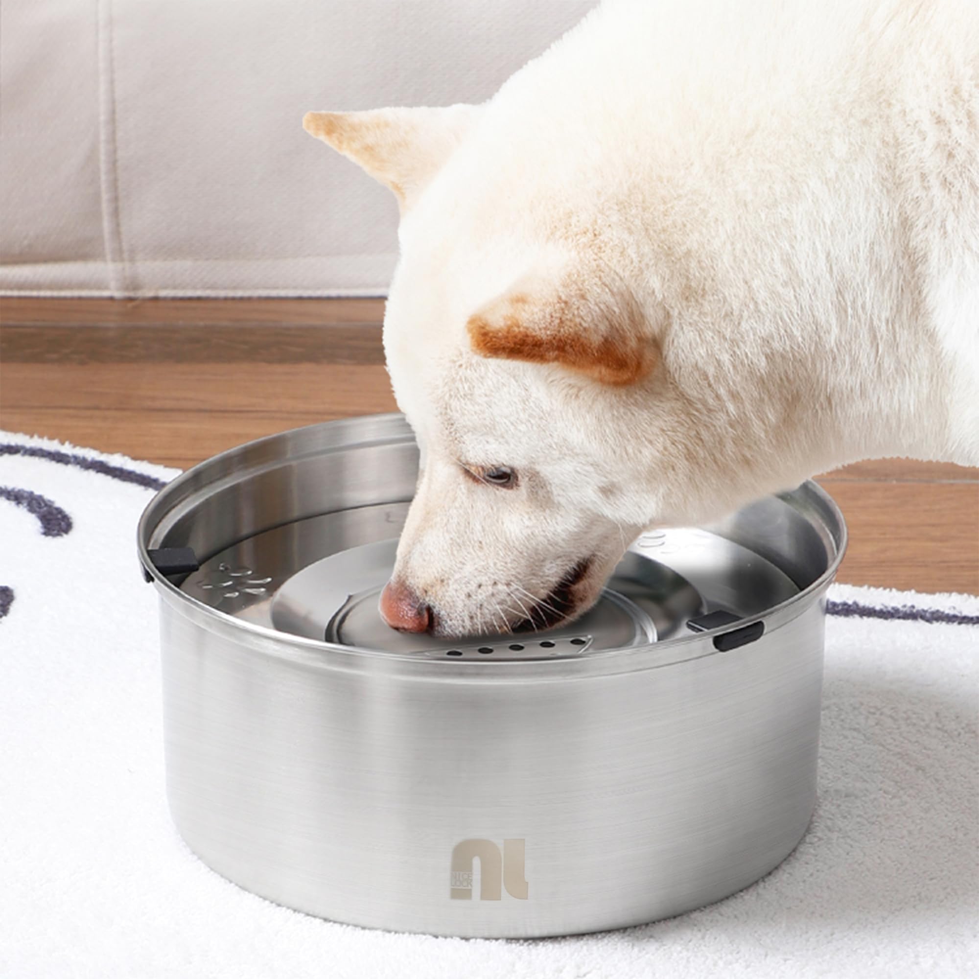 Nicelock Non-Slip Bottom Dog Water Bowl, floor protection and stability.