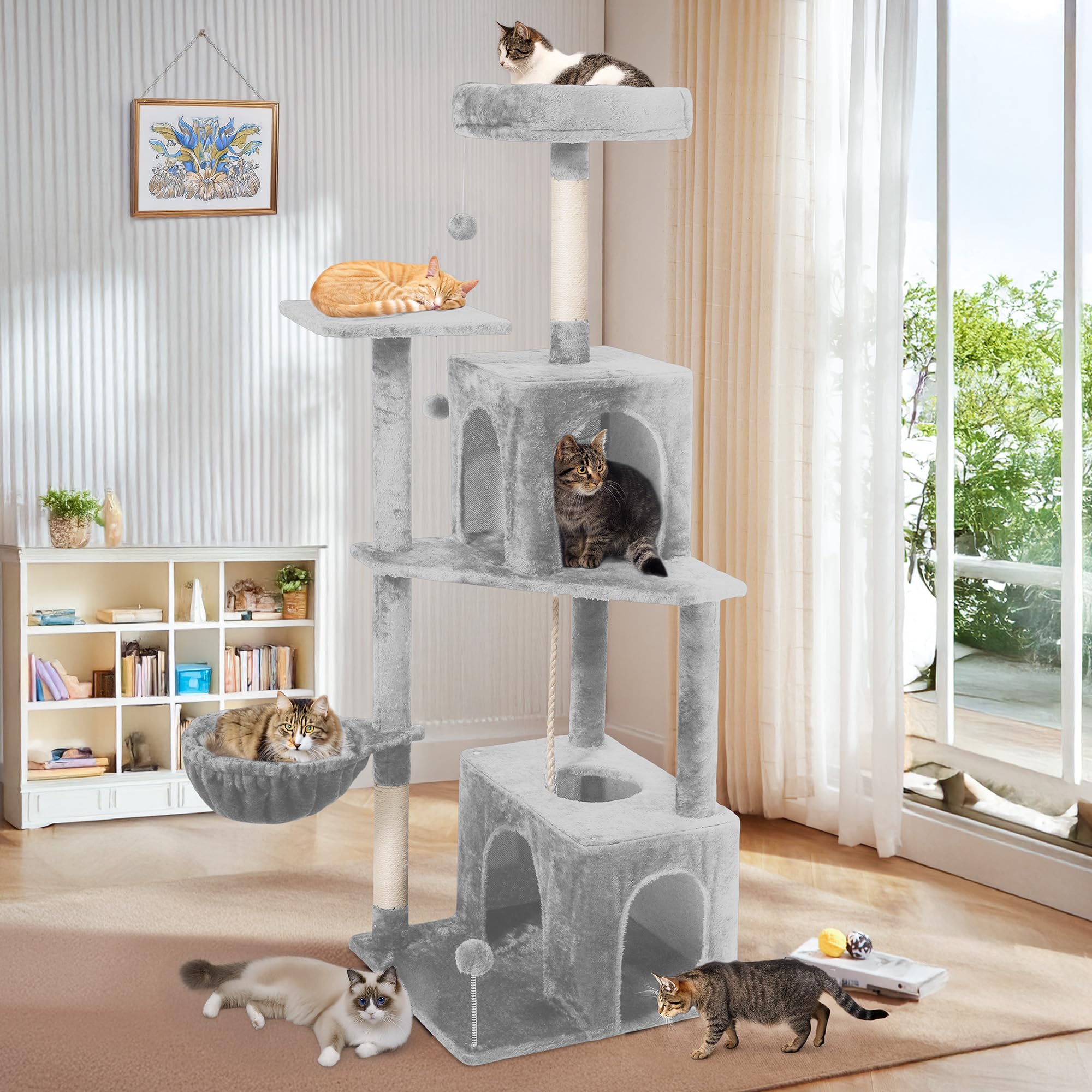 Nineshi anti-tip base keeps the Sky Paradise cat tree stable during play
