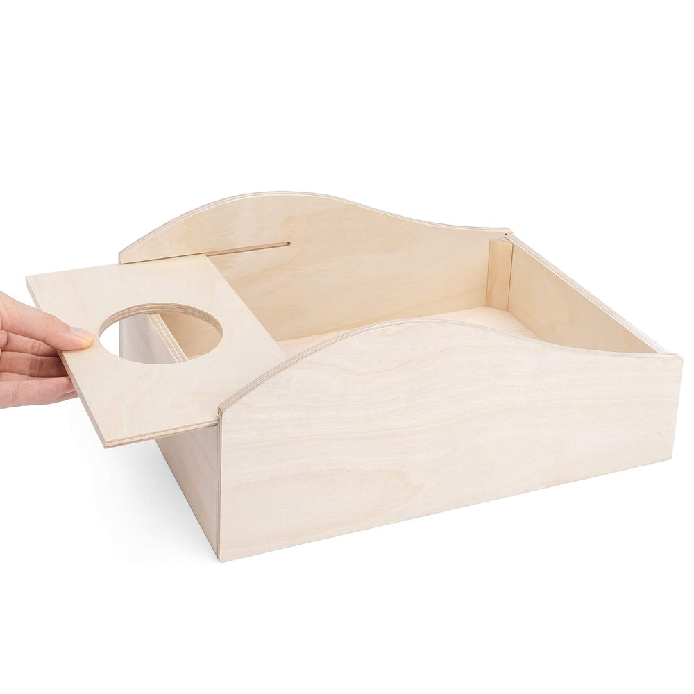 Niteangel natural birch wood design offers sturdy chew-safe construction.