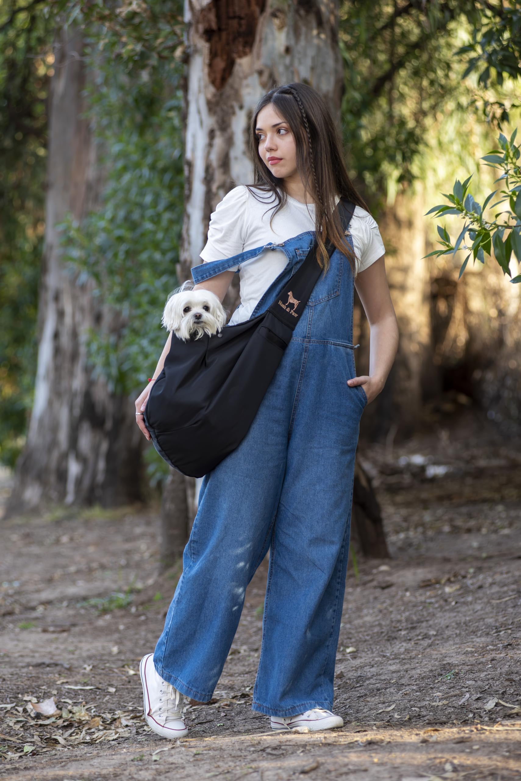 Noah & Paw cat-friendly sling supports both dogs and cats on adventures.