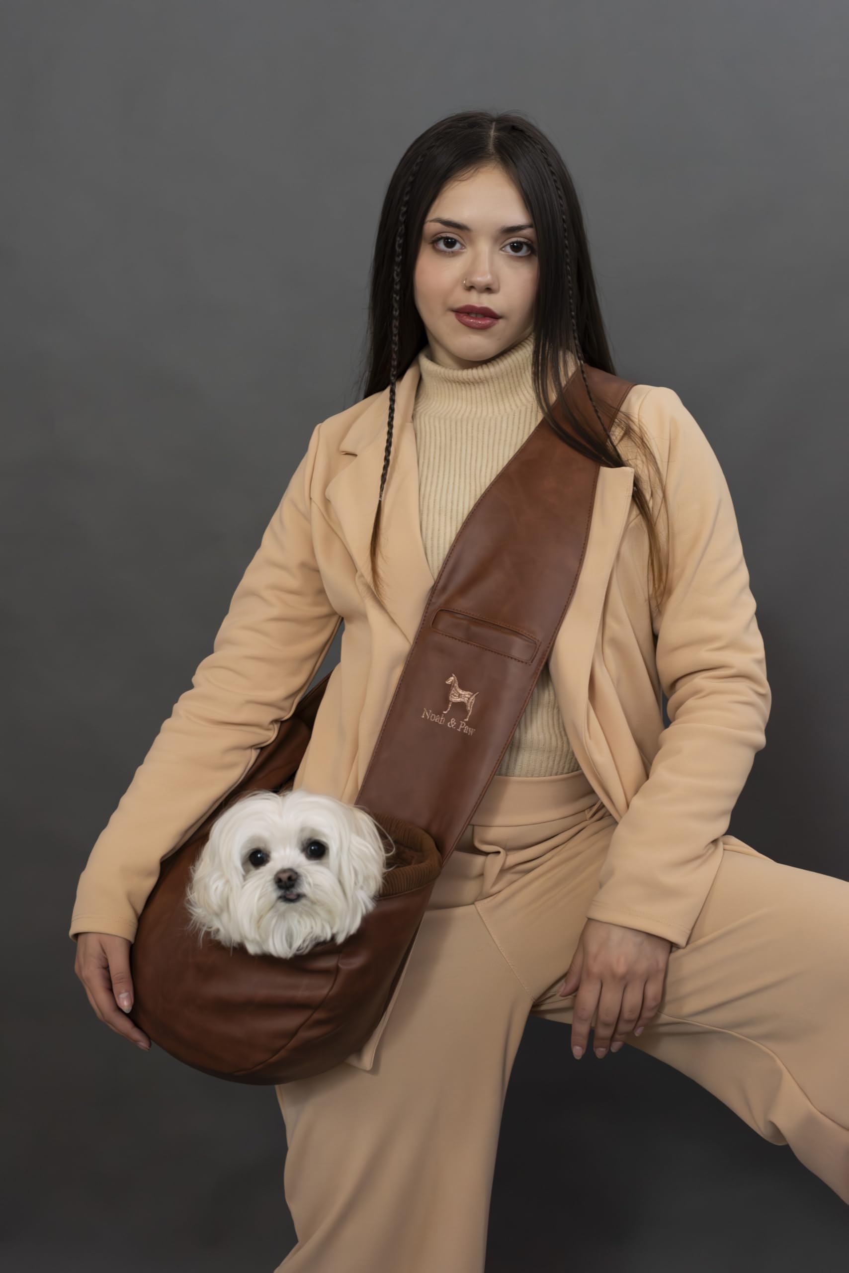 Noah & Paw secure head-strap closure for peace of mind.