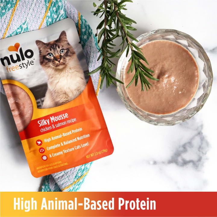 Nulo Freestyle creamy mousse serving ready to be shared with a cat.