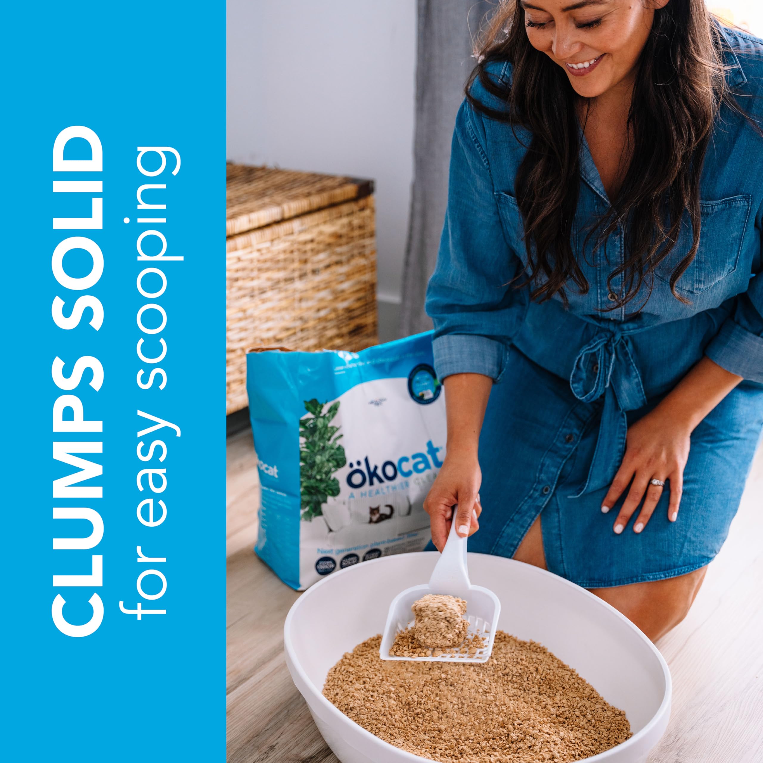 ökocat Quick-Clumping Wood Fiber demonstrates fast scoop-and-clean convenience.