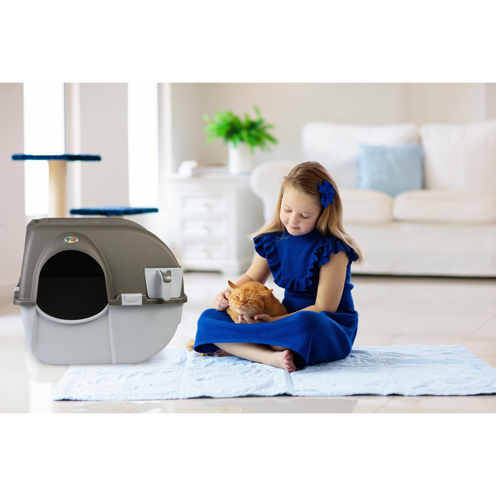 Omega Paw NRA15 cat using litter box shows user-friendly design.