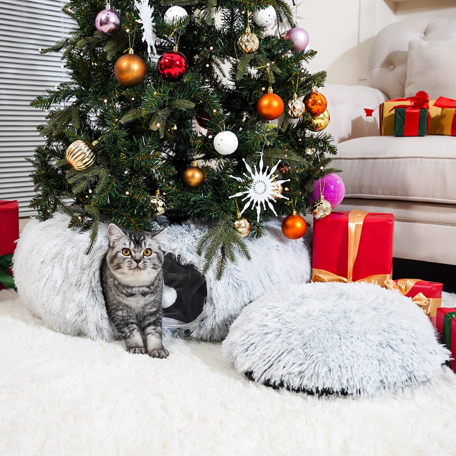 OOZAZEMM Christmas-tree tunnel under the tree invites calm play