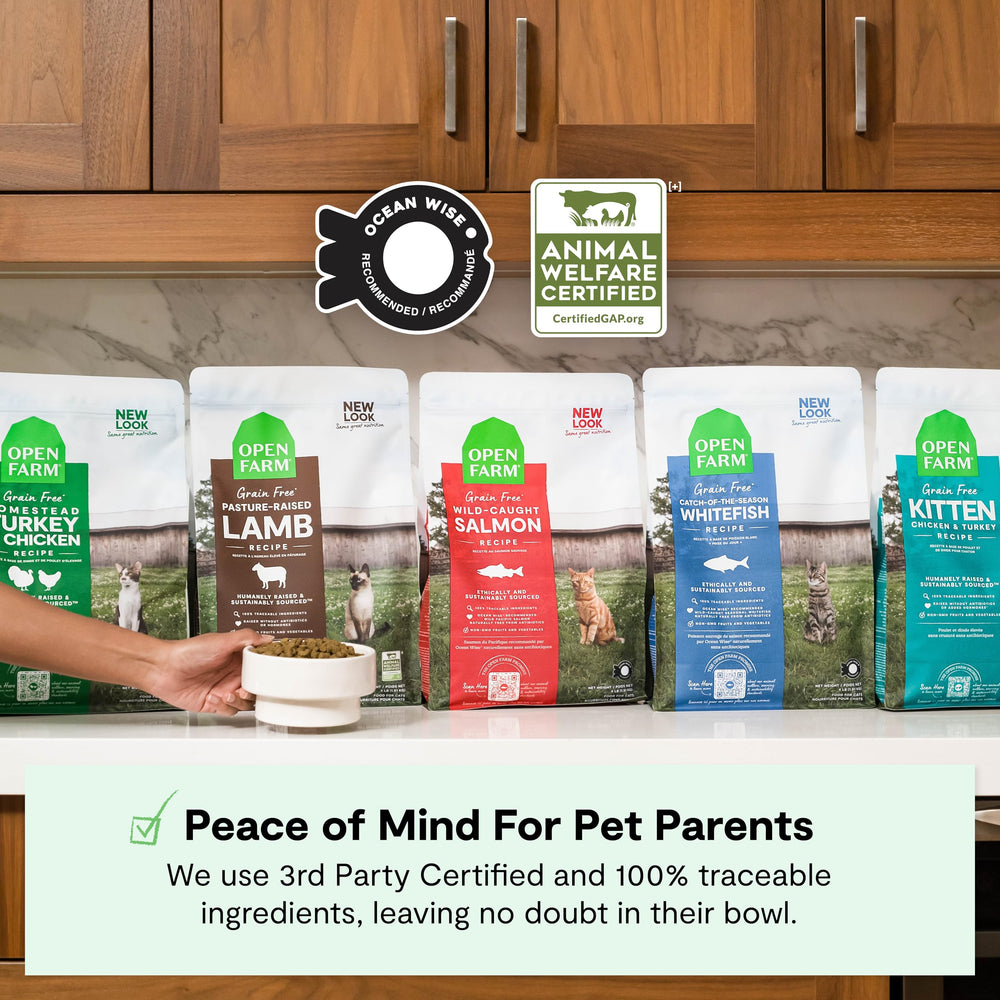Open Farm kibble being poured, highlighting prebiotic fibers for digestion support.