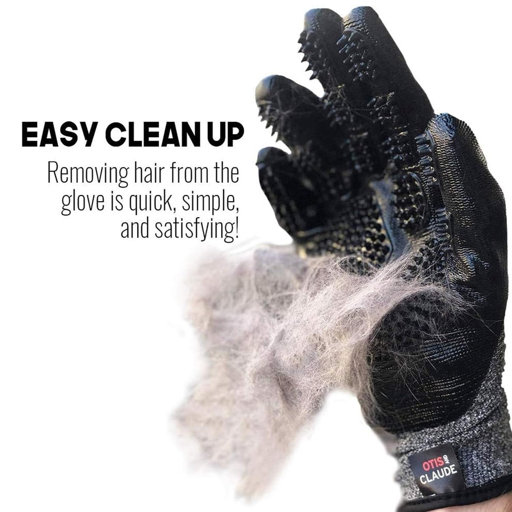 Otis & Claude glove suitable for baths and soothing massages.