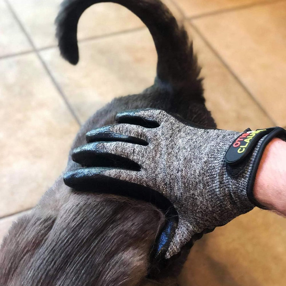Otis & Claude machine-washable grooming gloves for easy cleaning.