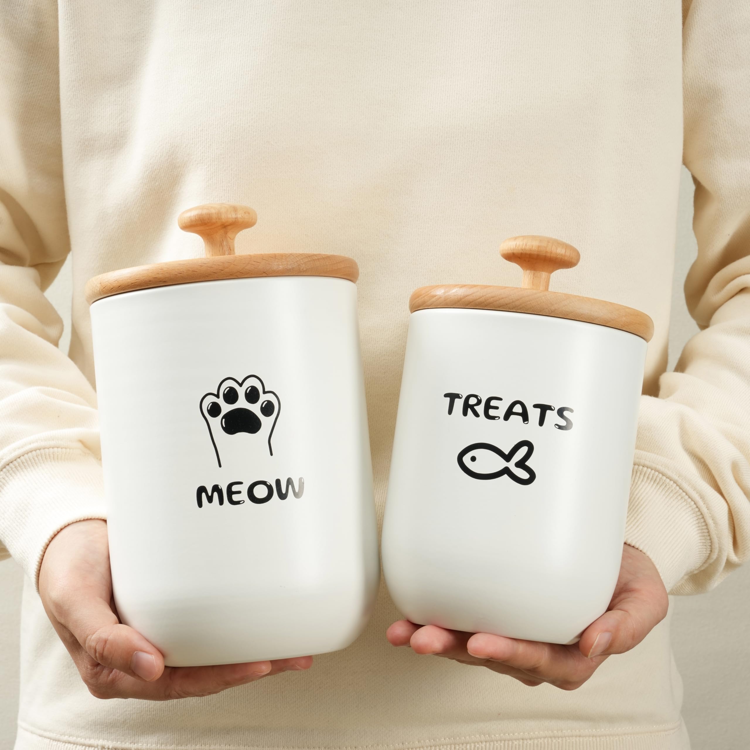 Durable iron construction of OTTENON cat treat jar resists dents and daily use.