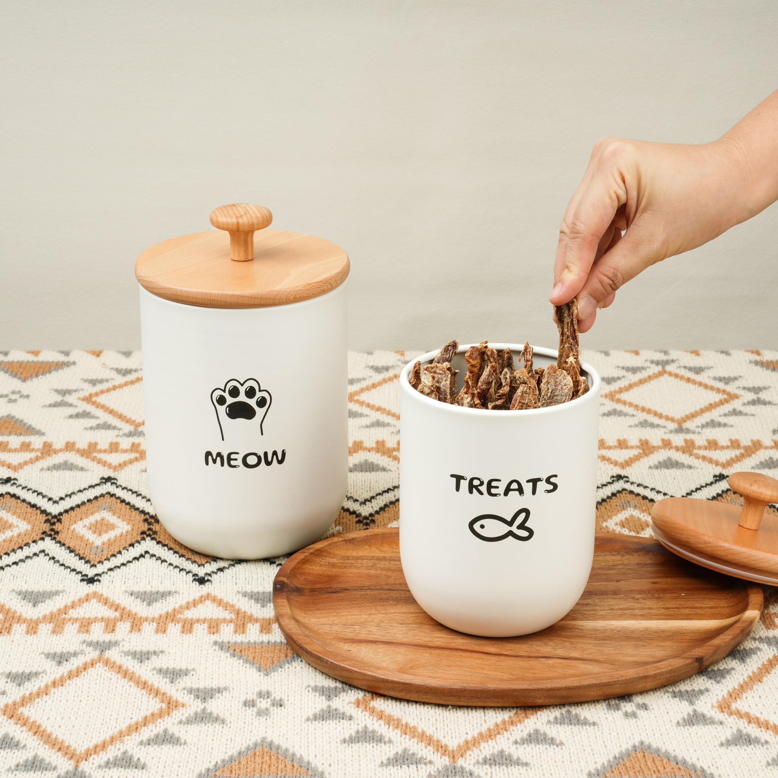 Gift-ready OTTENON cat treat storage set for pet lovers and new homes.