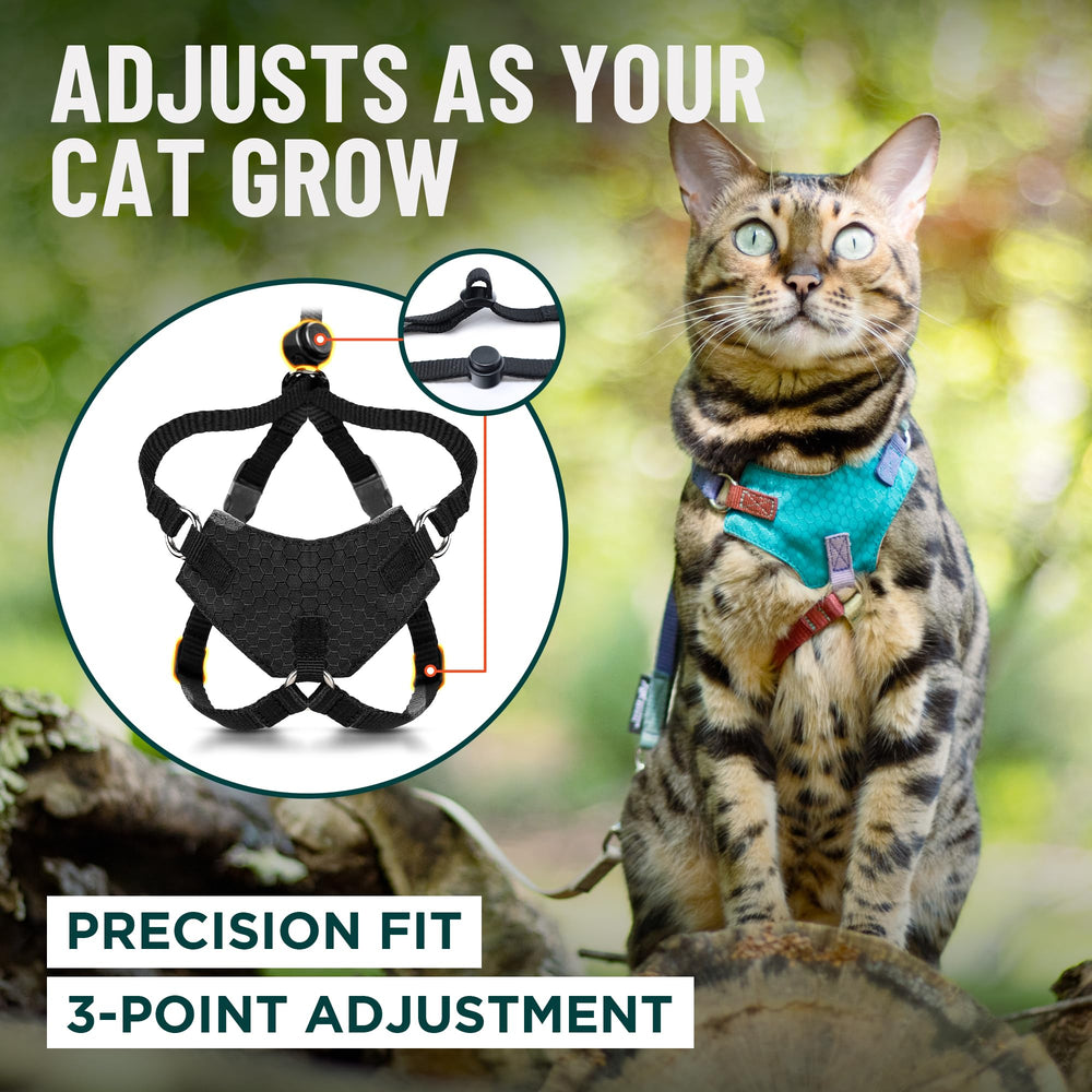 OutdoorBengal Houdini neck cord stopper helps secure the neck quickly.
