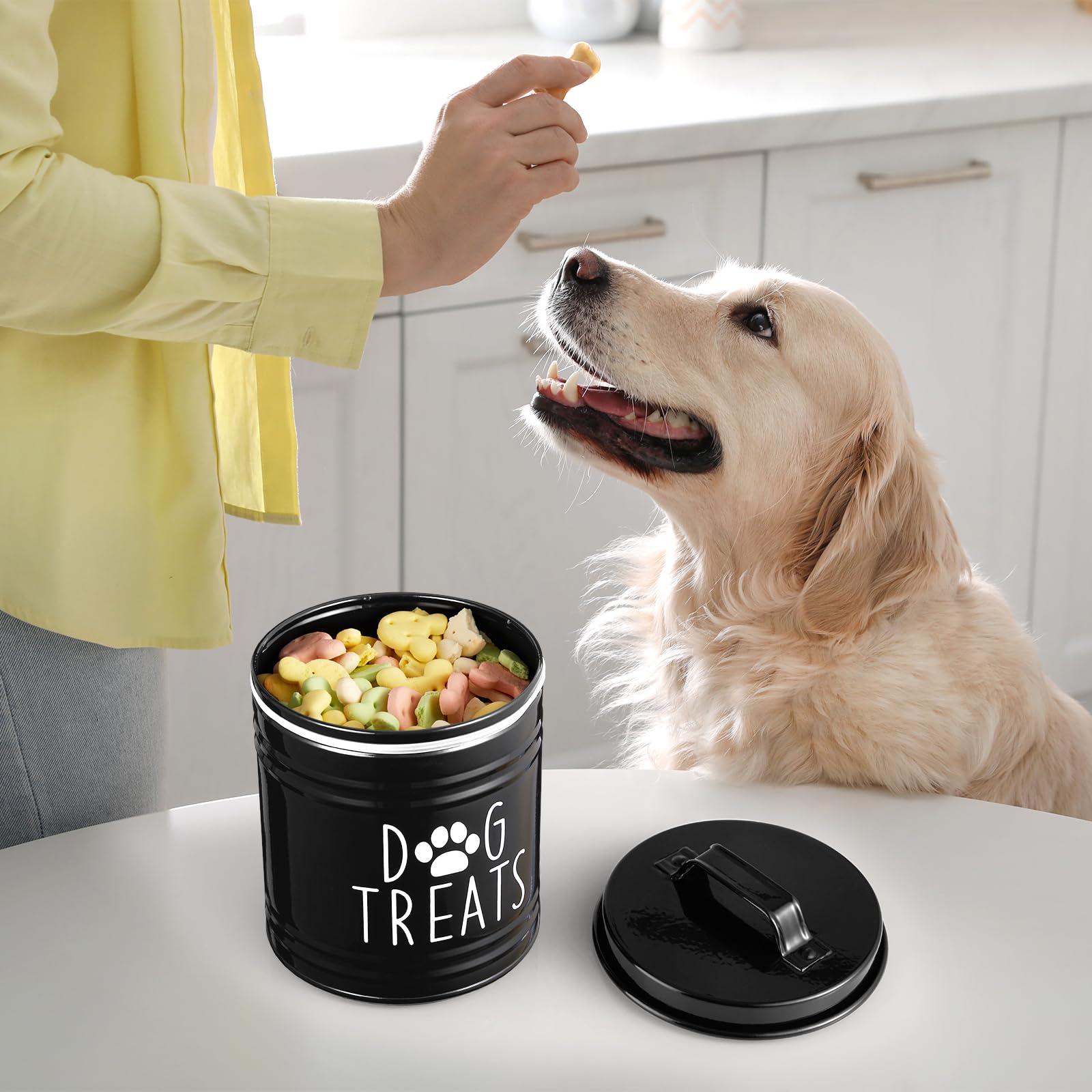 OUTNILI dry food capacity 10-11 cups demonstrates ample storage for pet treats
