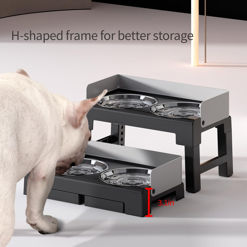 PAKEWAY anti-slip pads stabilize the feeder during meals.