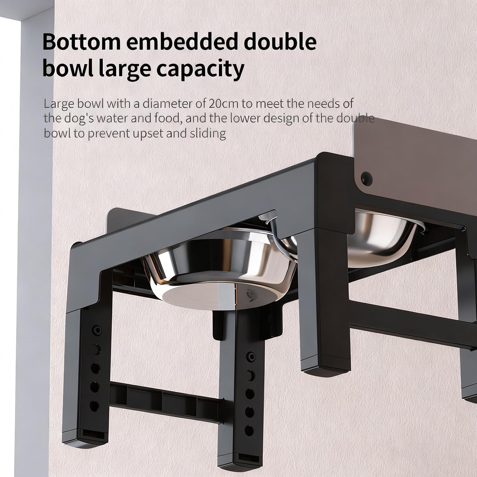 PAKEWAY height-adjustable stand adapts to dogs of all sizes.