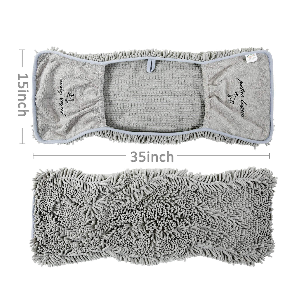 Patas Lague chenille soft dog towel feels cozy on your pup's skin.