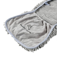 Patas Lague dog towel with hand pockets for easy handling during drying.