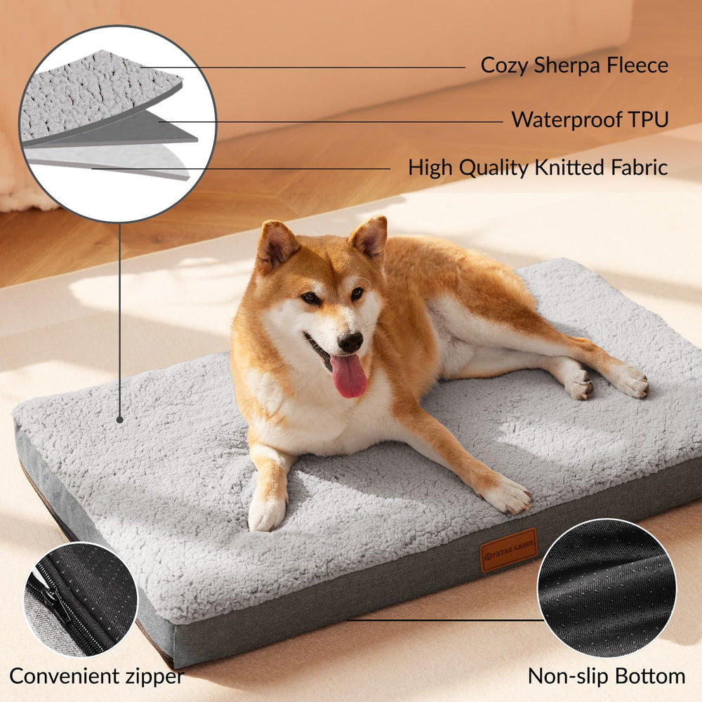 Patas Lague bed with removable cover on cozy fabric surface