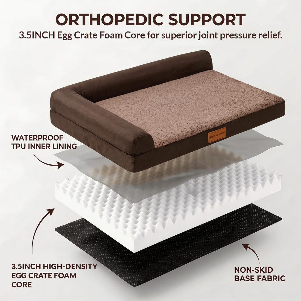 Patas Lague waterproof cover protects the bed from spills and accidents.