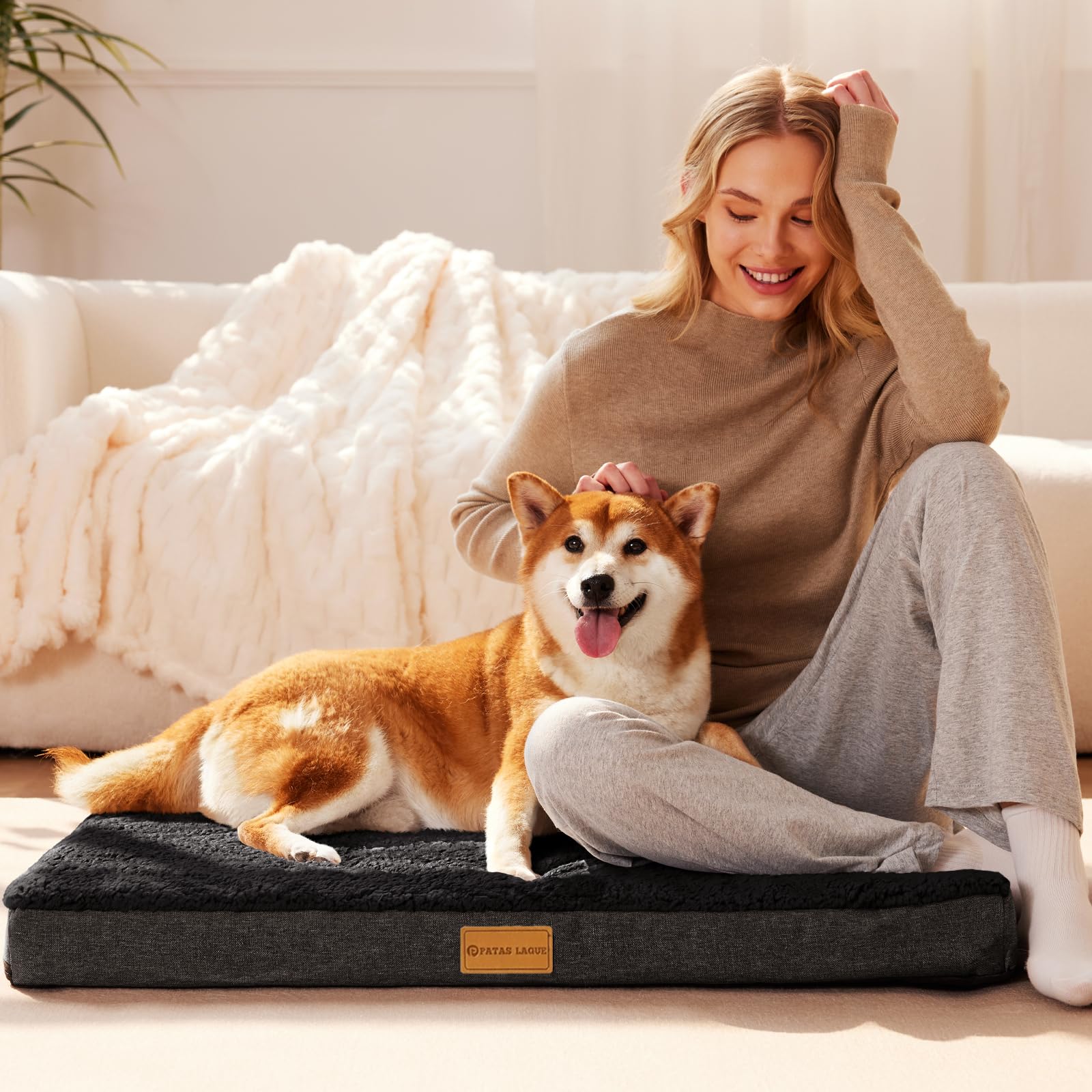 Patas Lague egg crate foam close-up shows breathable comfort and pressure relief.