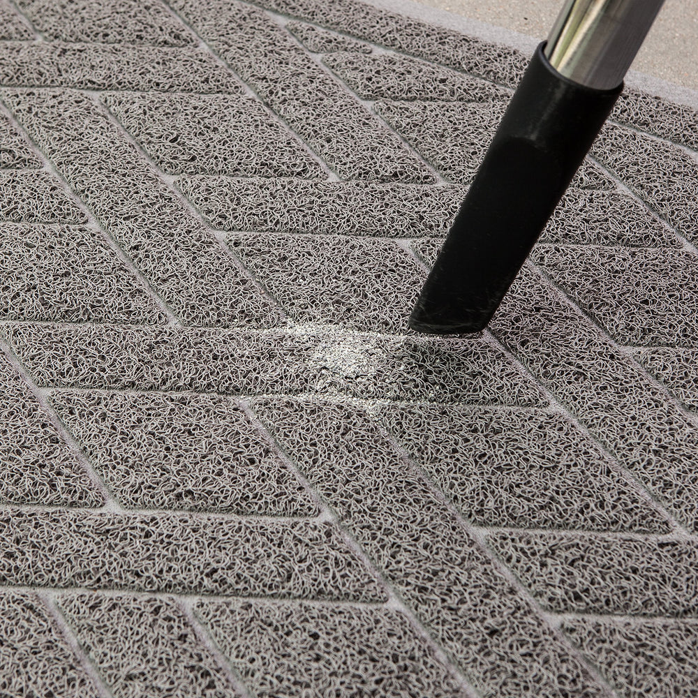 Pawkin Cat Litter Mat is easy to vacuum, shake, or rinse.