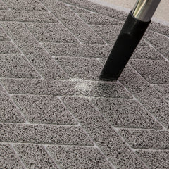 Pawkin Cat Litter Mat is easy to vacuum, shake, or rinse.