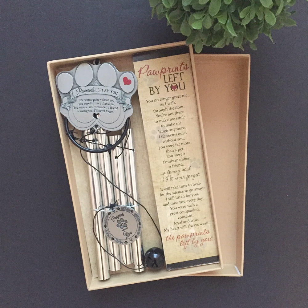 Pawprints Left by You wind chime shows four tubes, for rich melodies.