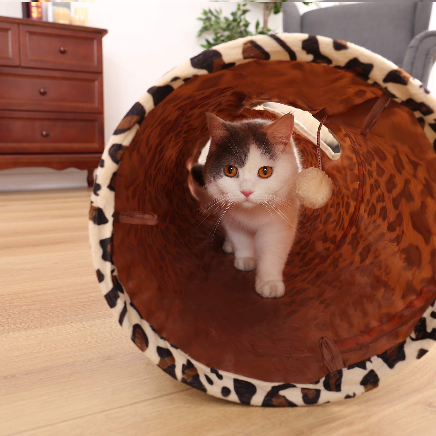 PAWZ Road XL Cat Tunnel reinforced stakes ensure secure indoor or outdoor setup.